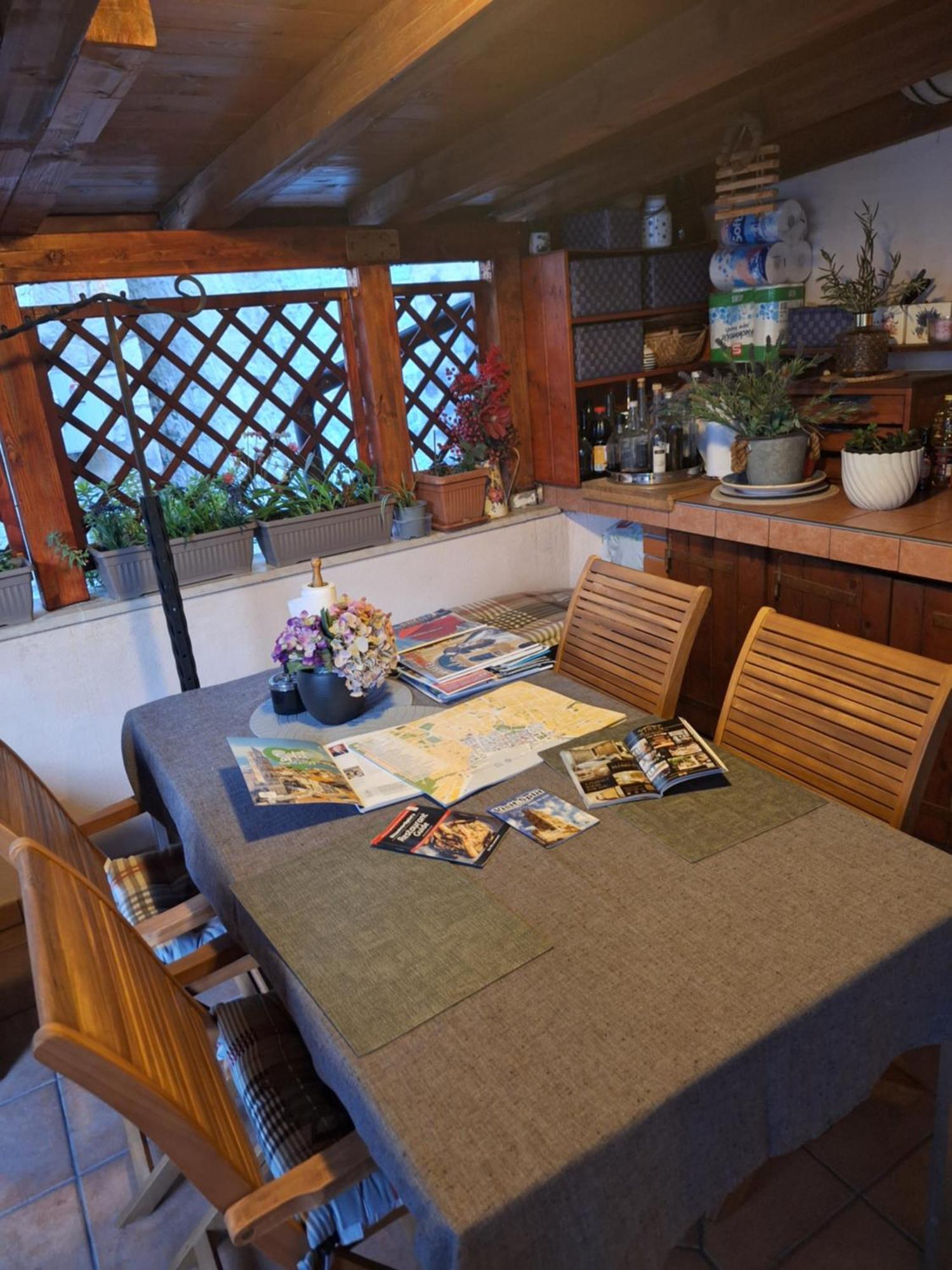 Studio Shared Terrace
