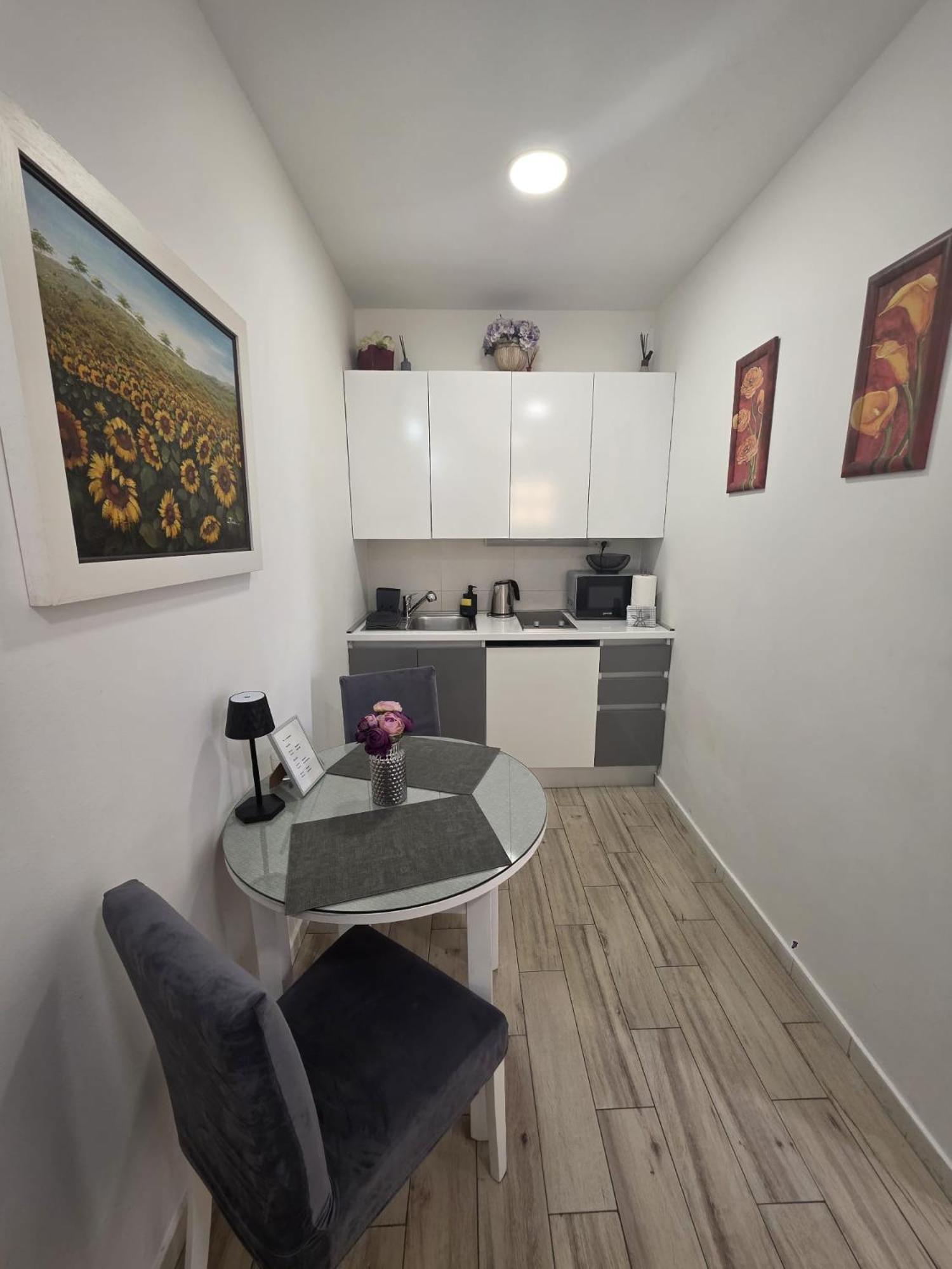 Studio Shared Terrace