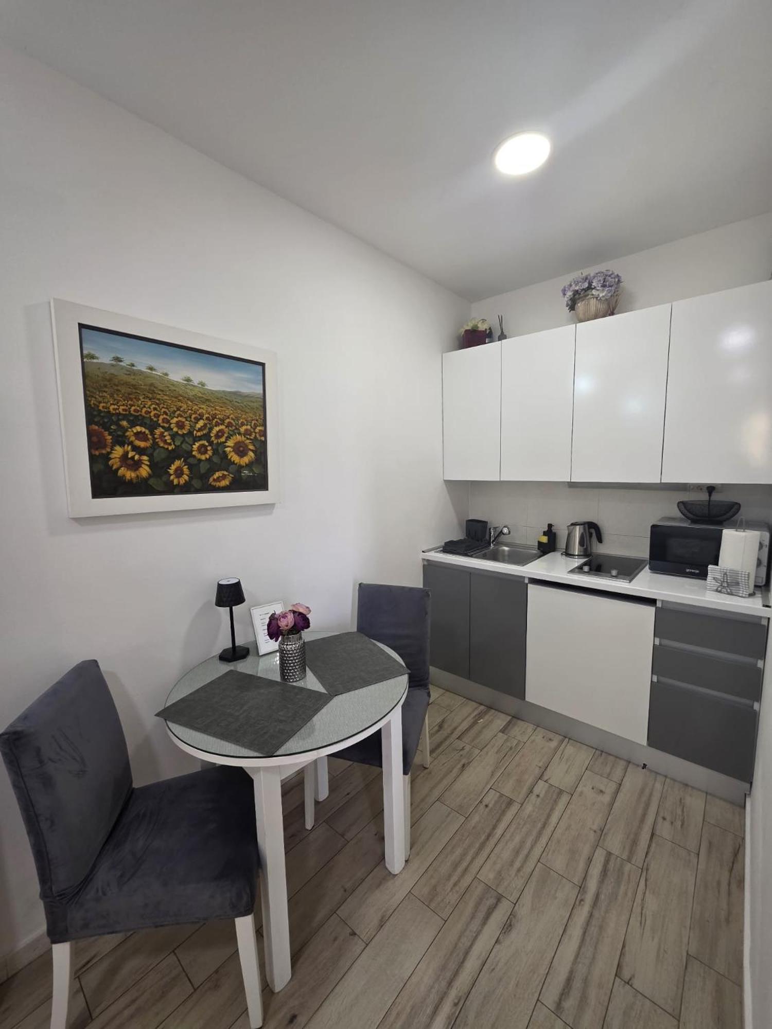 Studio Shared Terrace