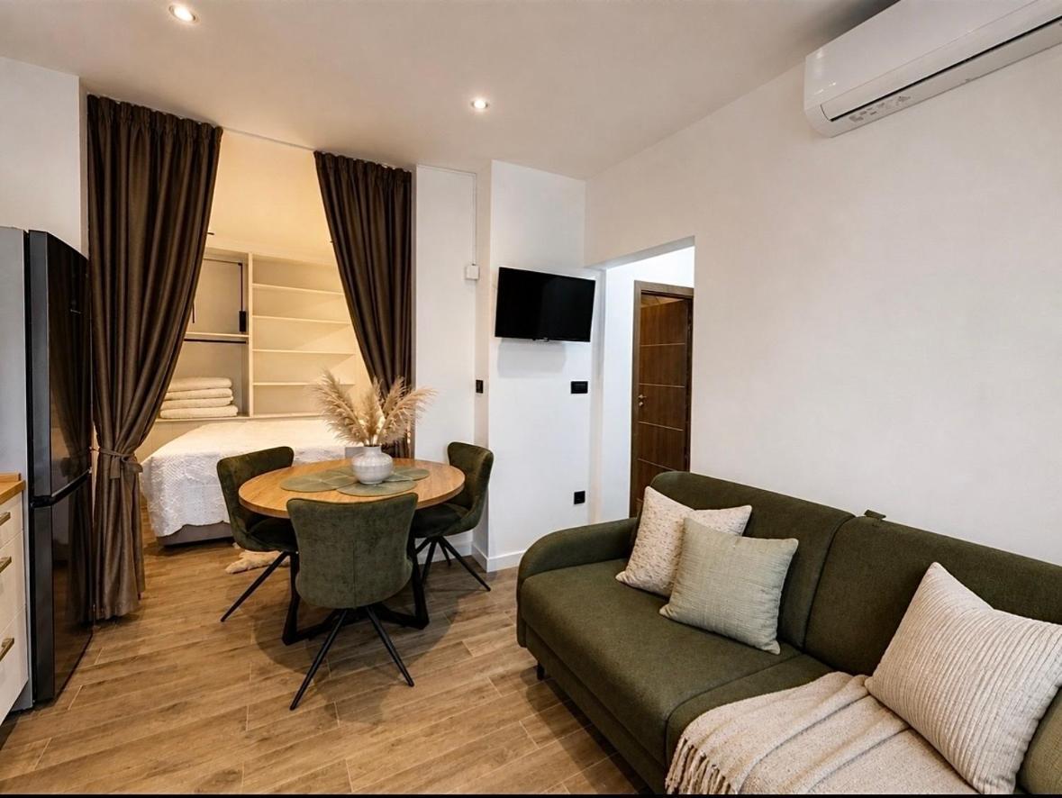 Deluxe One-Bedroom Apartment,1771851752:JPEG