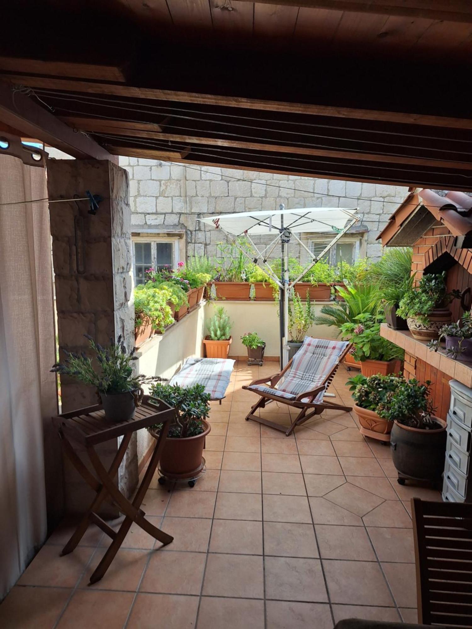 Studio Shared Terrace