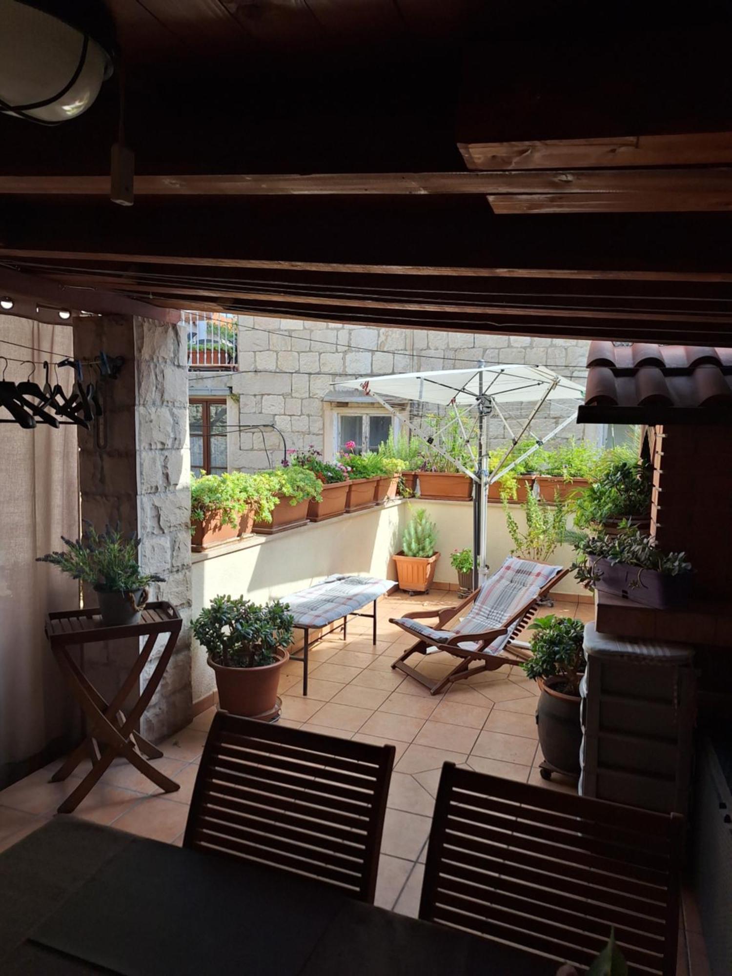 Studio Shared Terrace