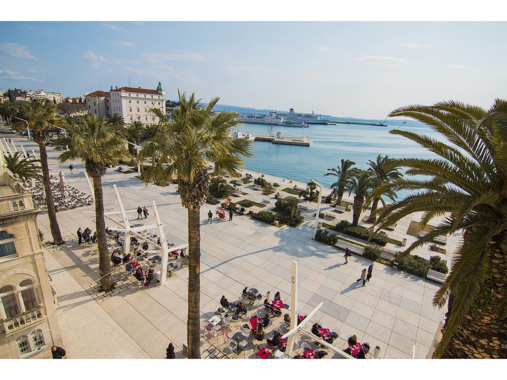 Luxury One-Bedroom Apartment Balcony Sea View