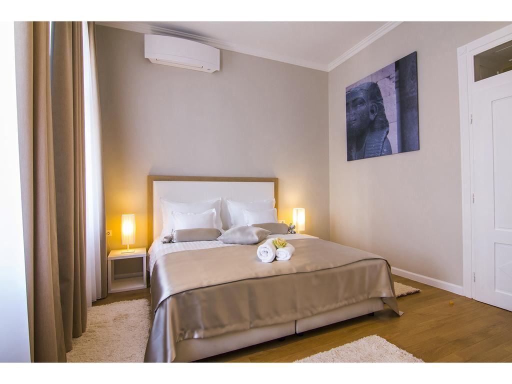 Luxury Two-Bedroom Apartment Sea View