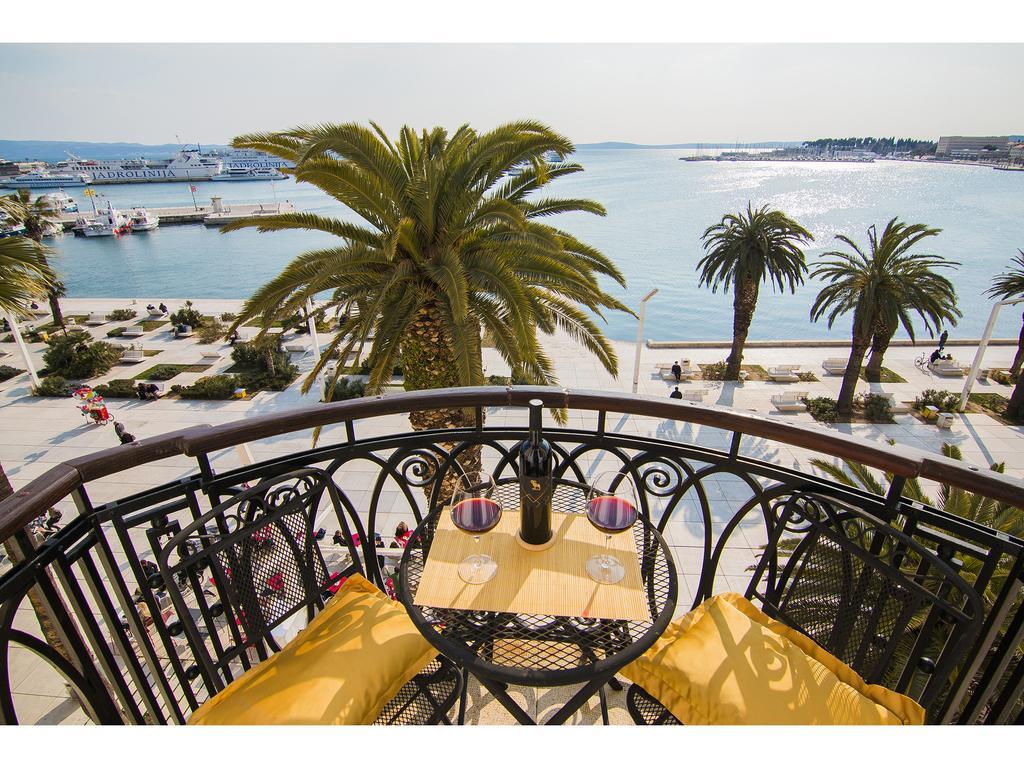 Luxury One-Bedroom Apartment Balcony Sea View