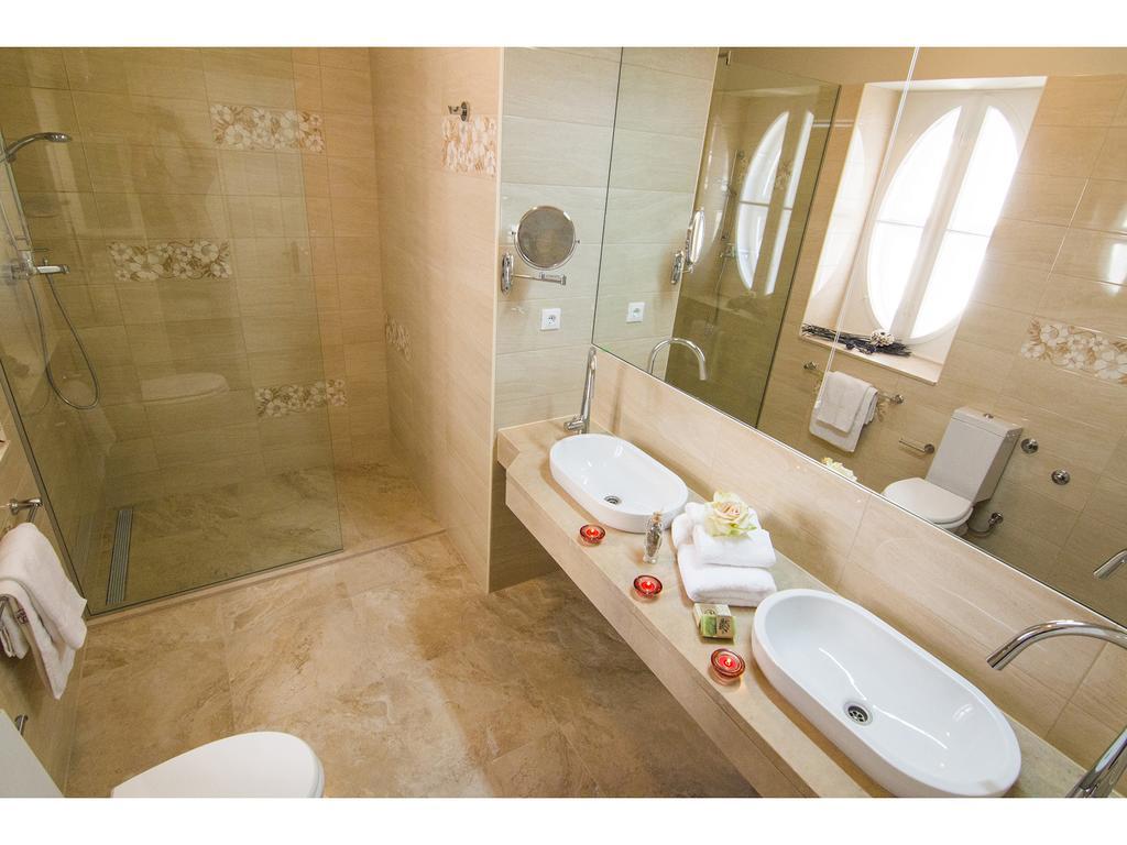 Luxury Two-Bedroom Apartment Sea View