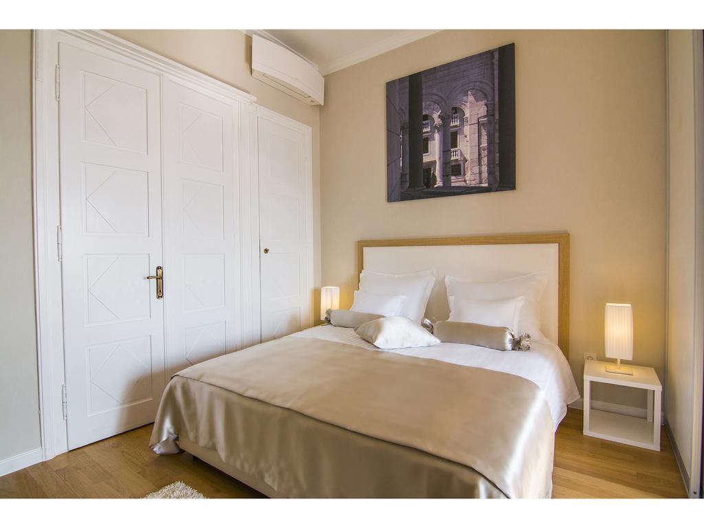 Luxury One-Bedroom Apartment Balcony Sea View