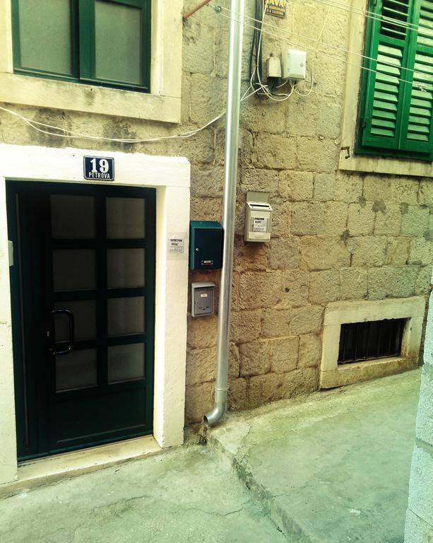 One-Bedroom Apartment,211135058:JPEG