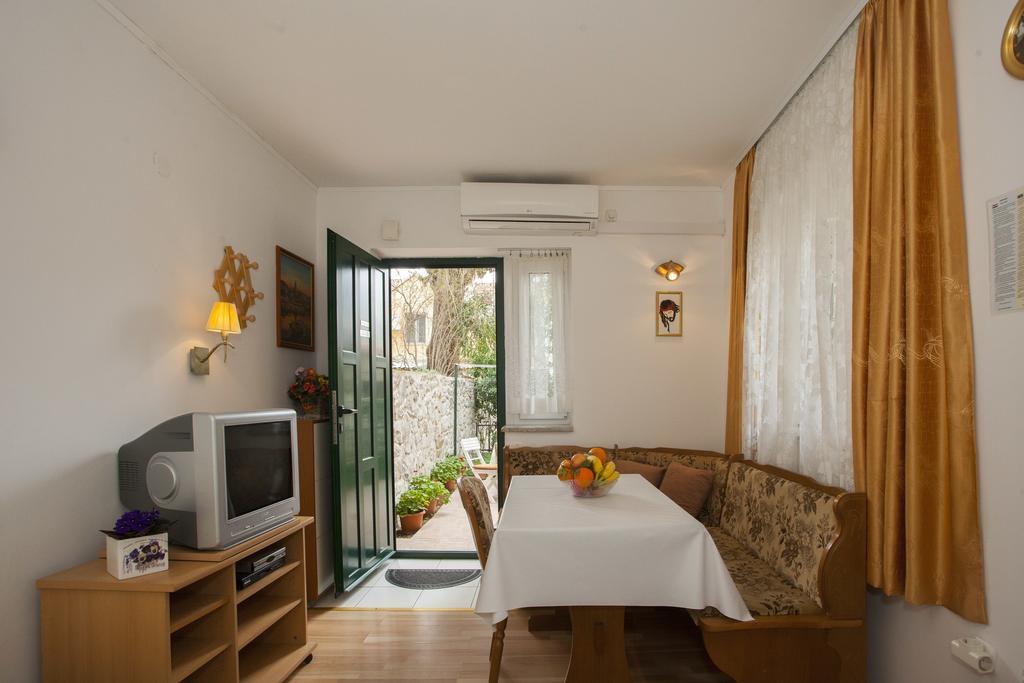 Studio Rokova Street