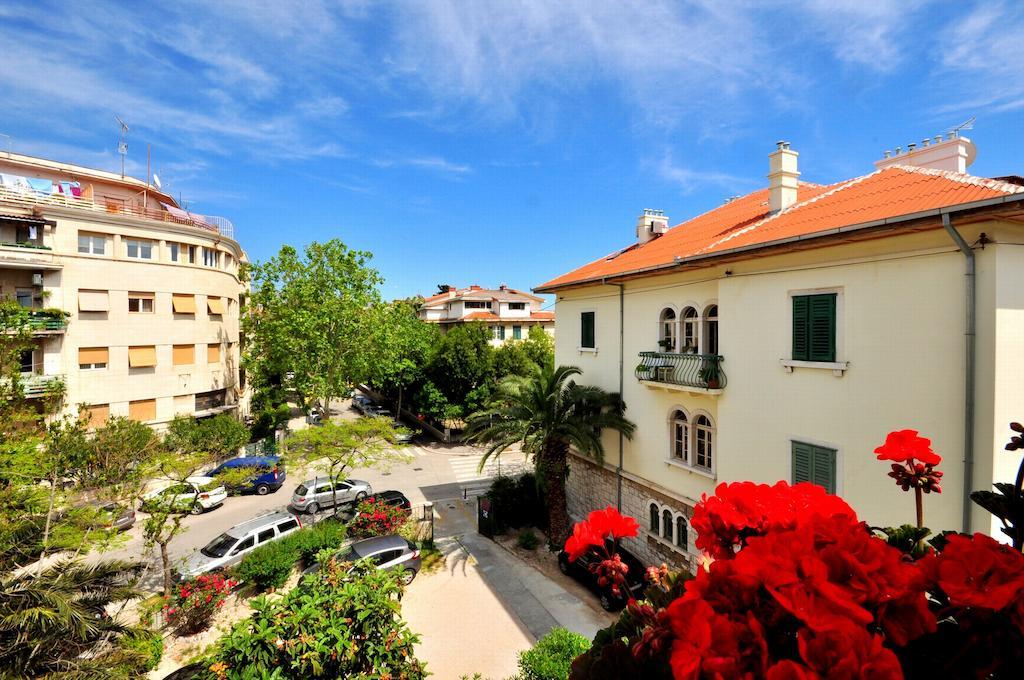 Luxury Two-Bedroom Apartment Terrace