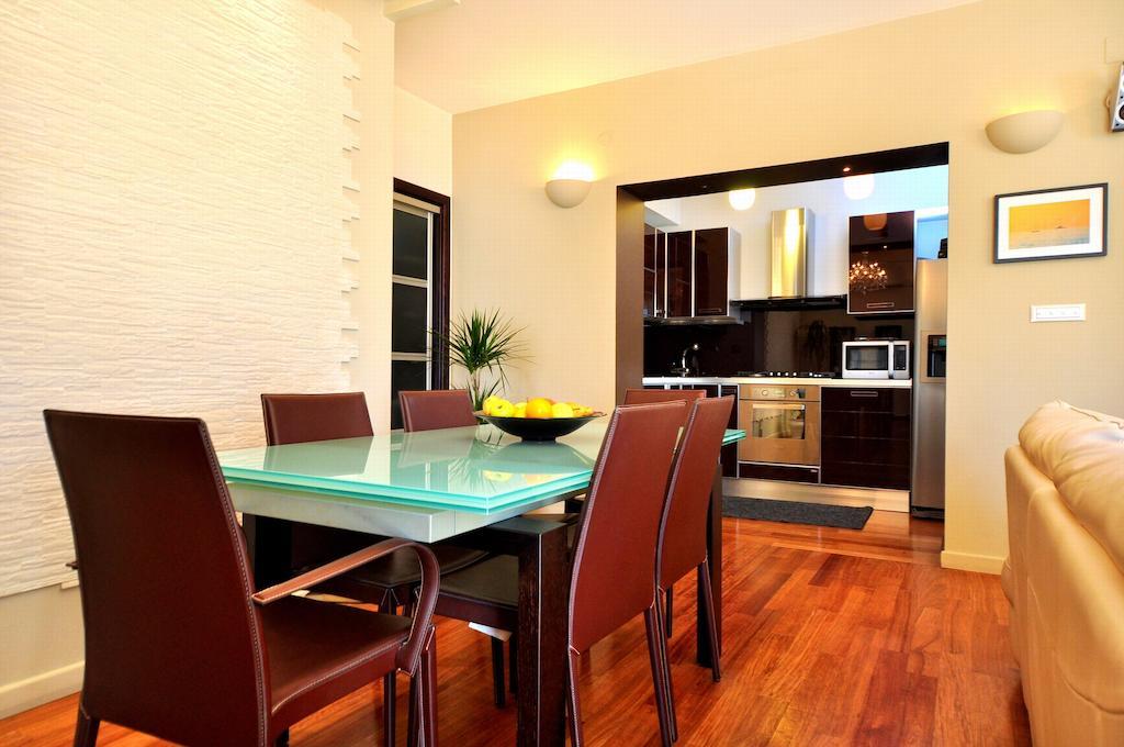 Luxury Two-Bedroom Apartment Terrace