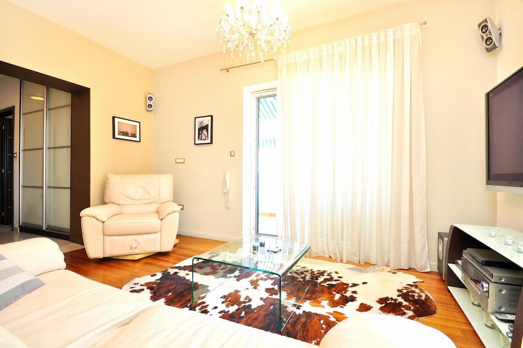 Luxury Two-Bedroom Apartment Terrace
