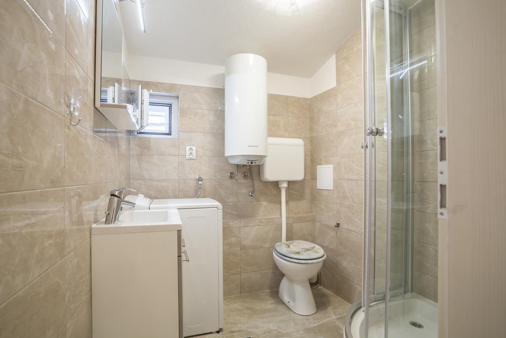 One-Bedroom Apartment Zvizdina Street 6