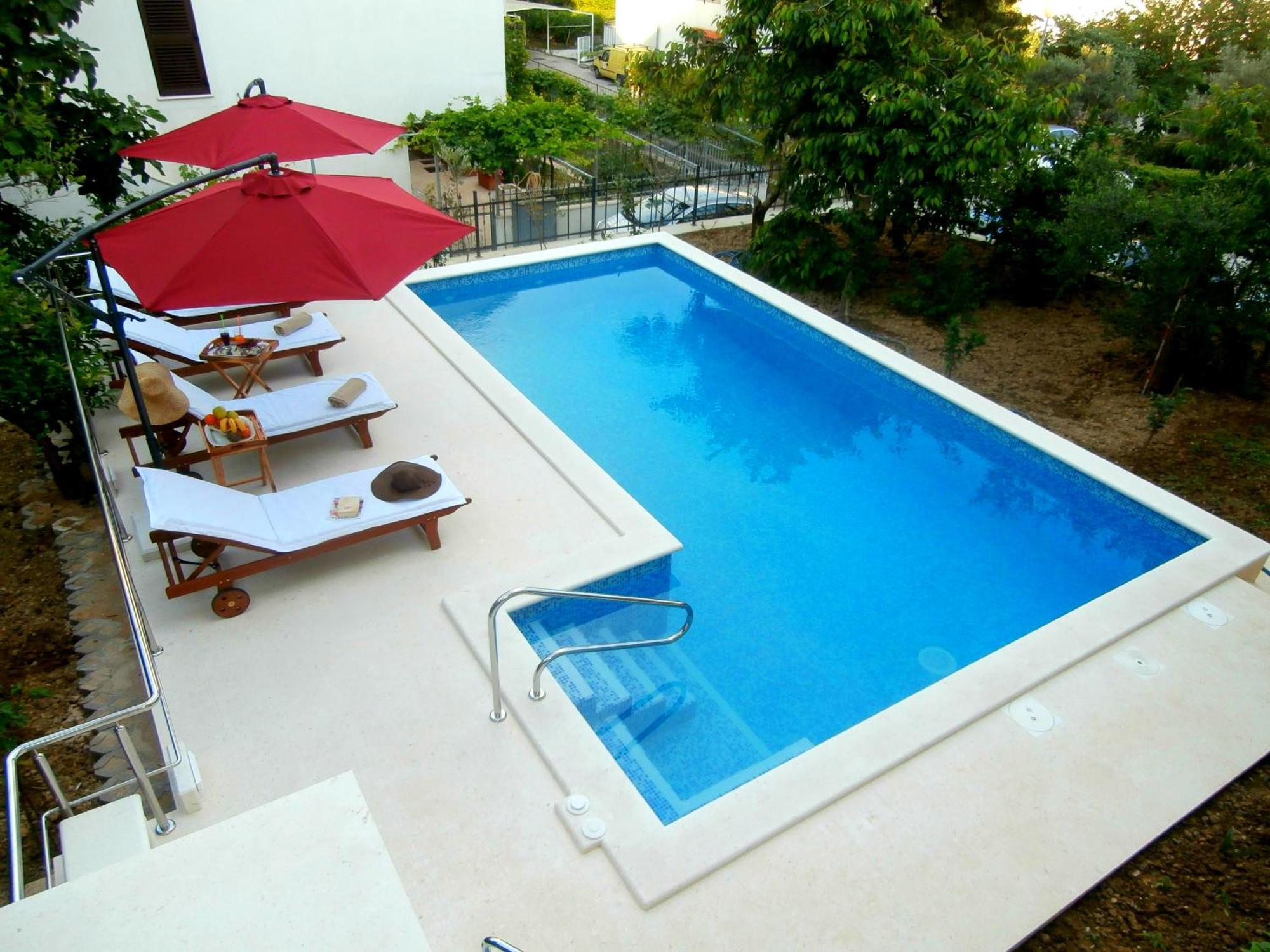 One-Bedroom Apartment Pool View