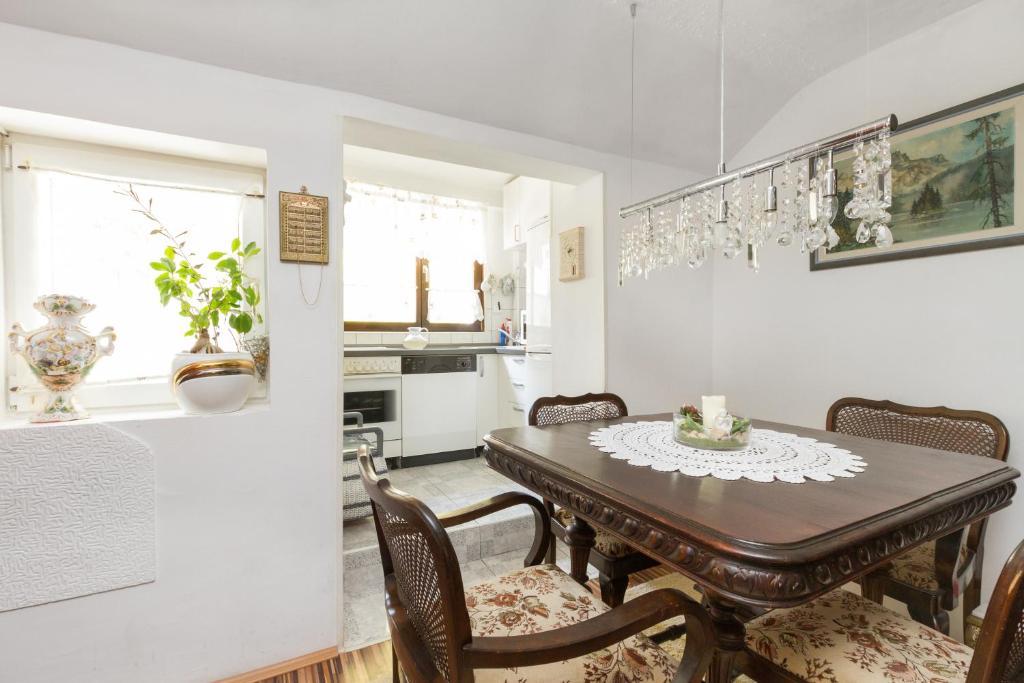 One-Bedroom Apartment Reica Street