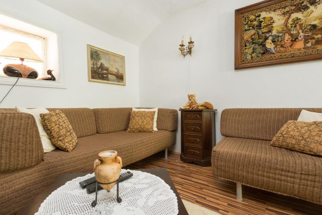 One-Bedroom Apartment Reica Street