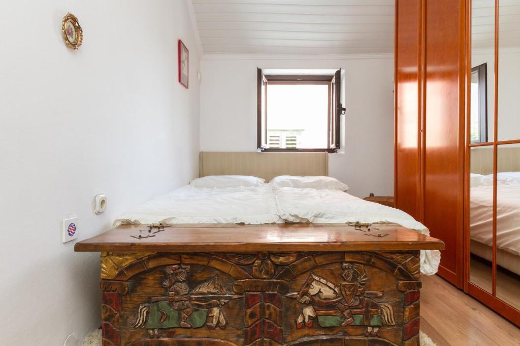 One-Bedroom Apartment Reica Street