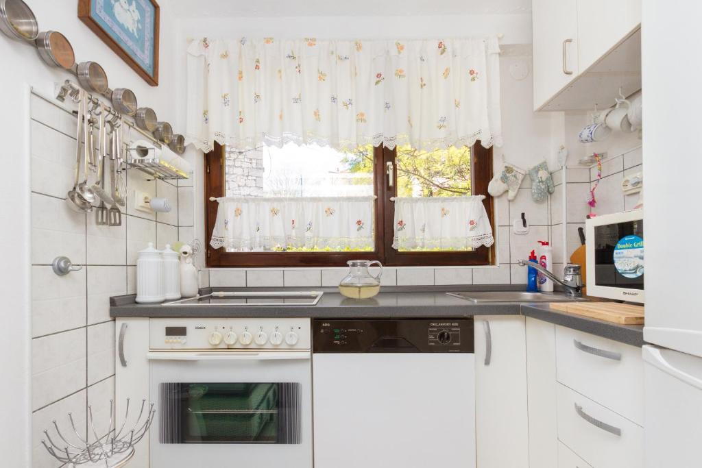 One-Bedroom Apartment Reica Street