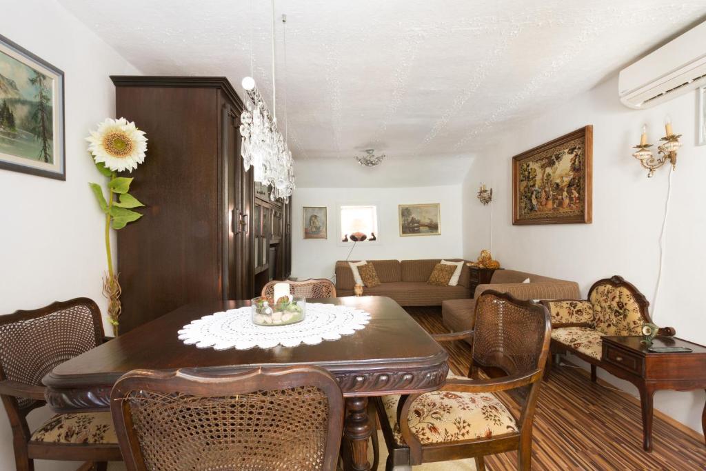 One-Bedroom Apartment Reica Street