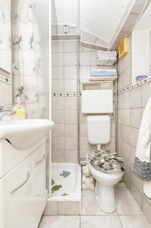 One-Bedroom Apartment Reica Street