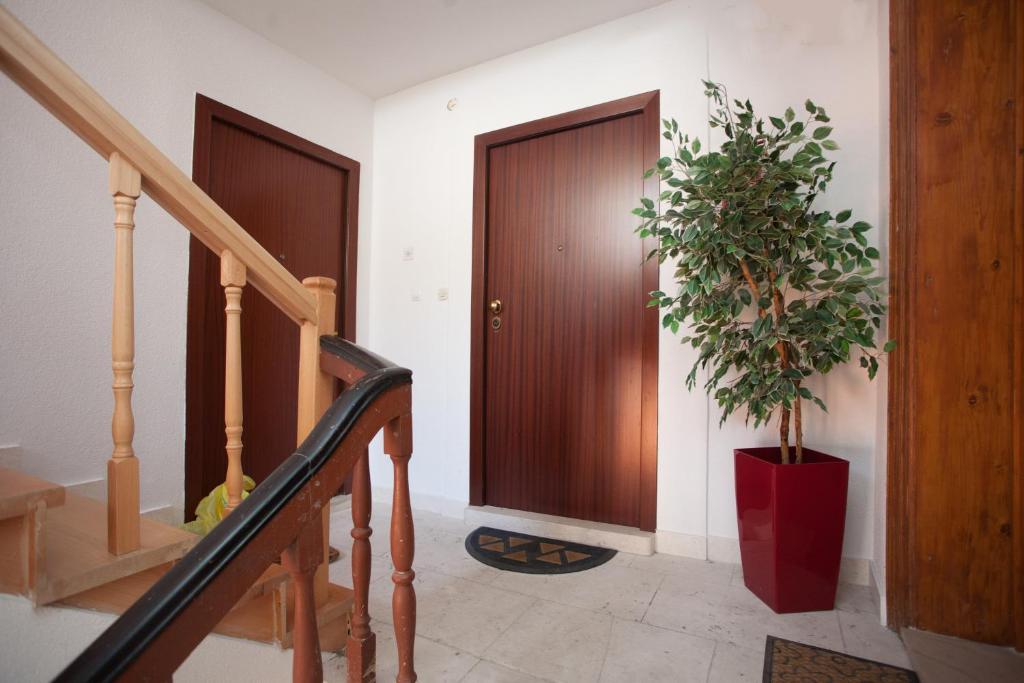 Superior One-Bedroom Apartment