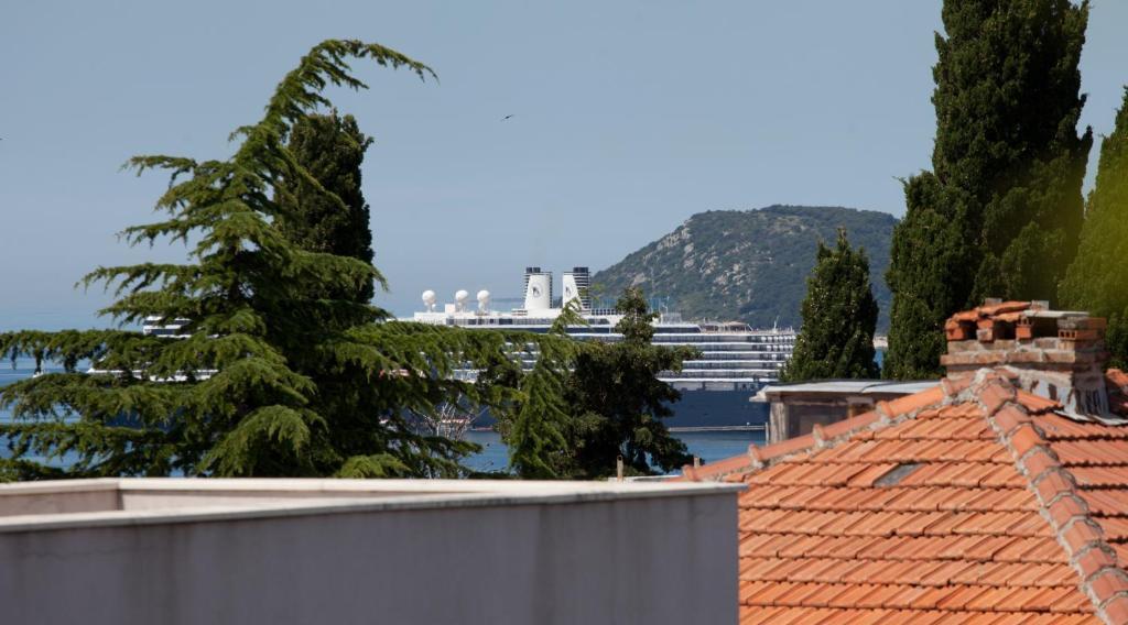 One-Bedroom Apartment Terrace Sea View Roosewelt Street