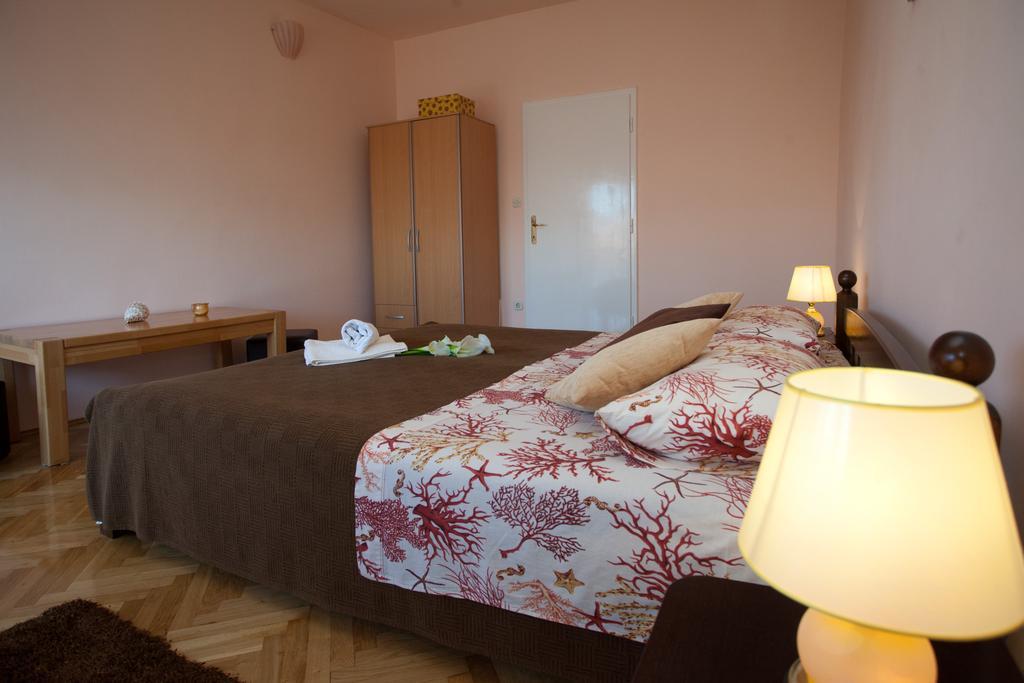 One-Bedroom Apartment Terrace Sea View Roosewelt Street