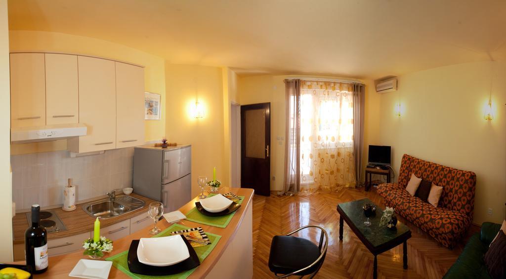 One-Bedroom Apartment Terrace Sea View Roosewelt Street