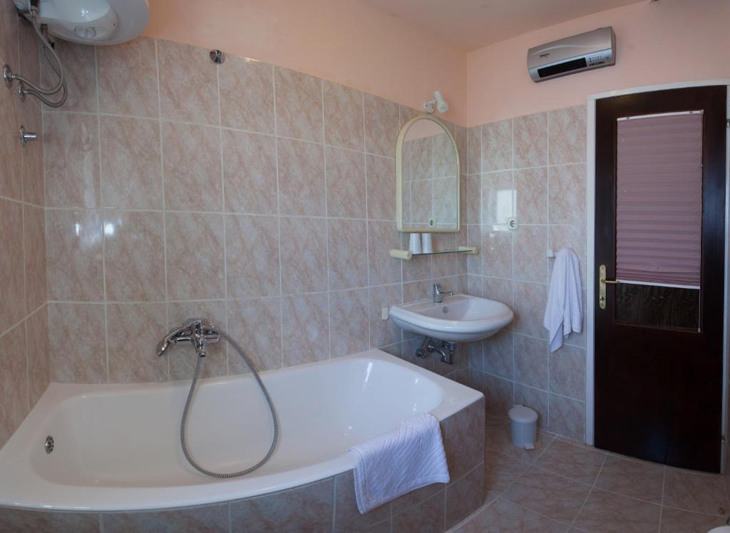 One-Bedroom Apartment Terrace Sea View Roosewelt Street