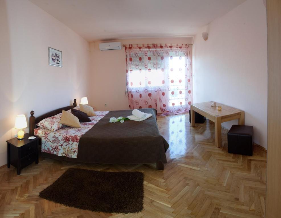 One-Bedroom Apartment Terrace Sea View Roosewelt Street