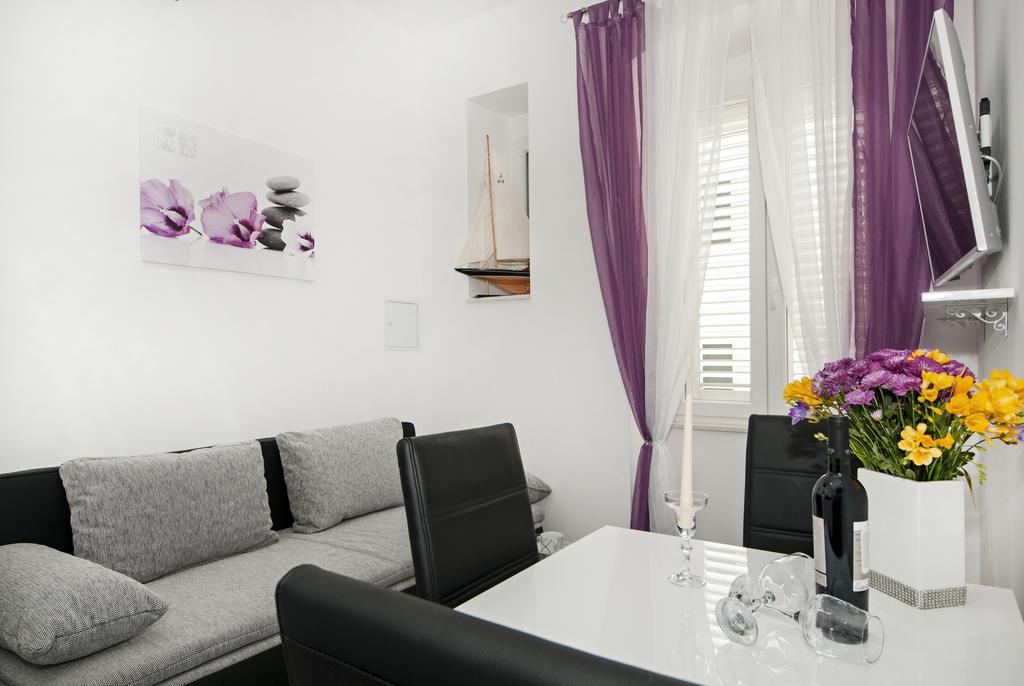 One-Bedroom Apartment Street View