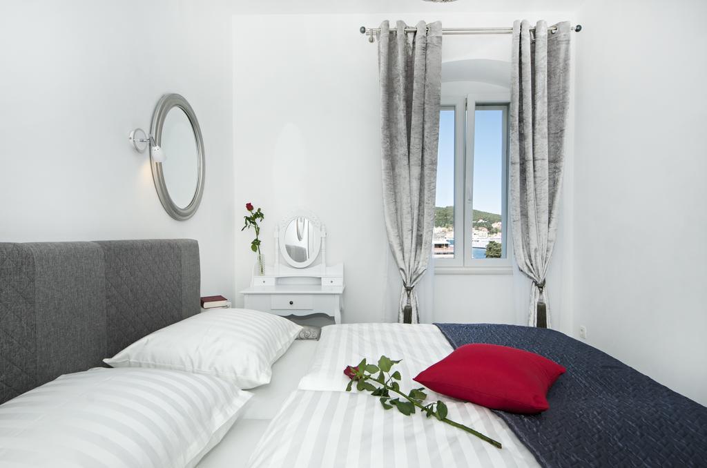 One-Bedroom Apartment Balcony Sea View