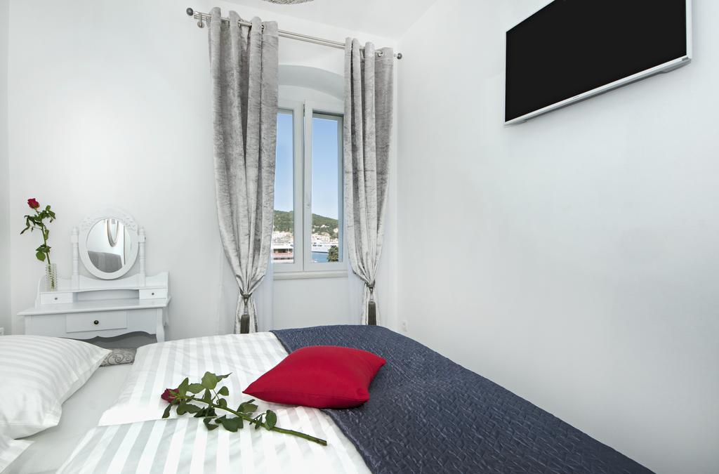 One-Bedroom Apartment Balcony Sea View