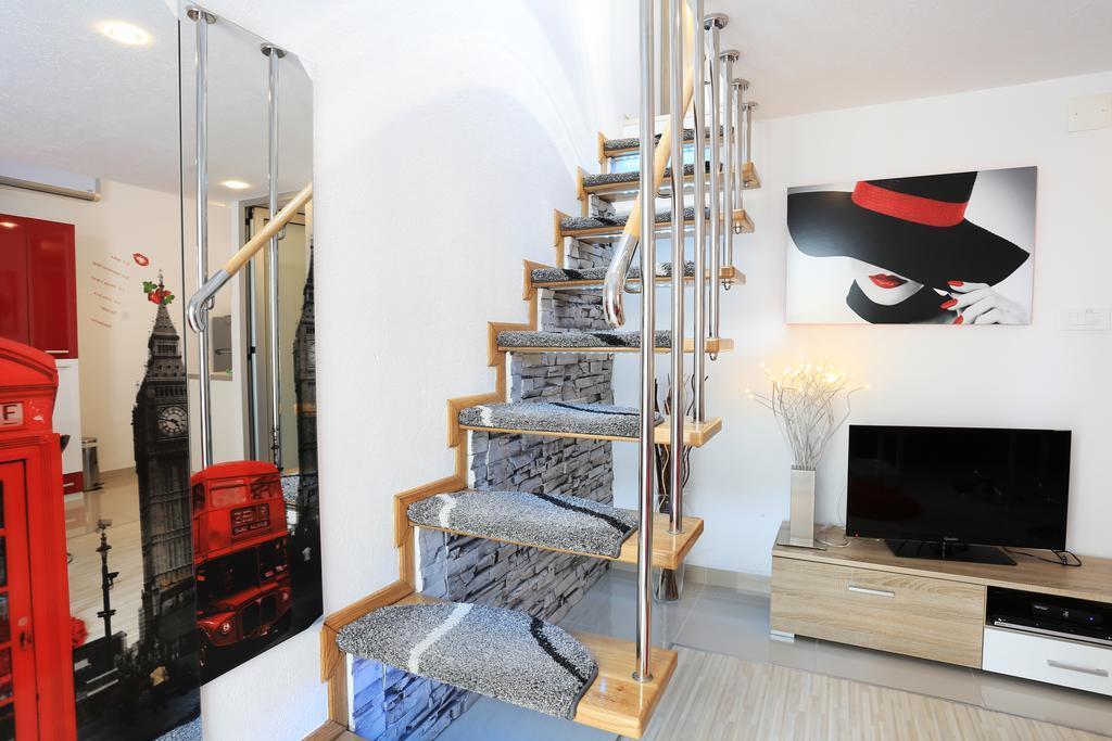 Duplex Studio Shared Terrace