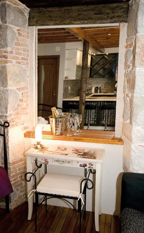 Deluxe Studio