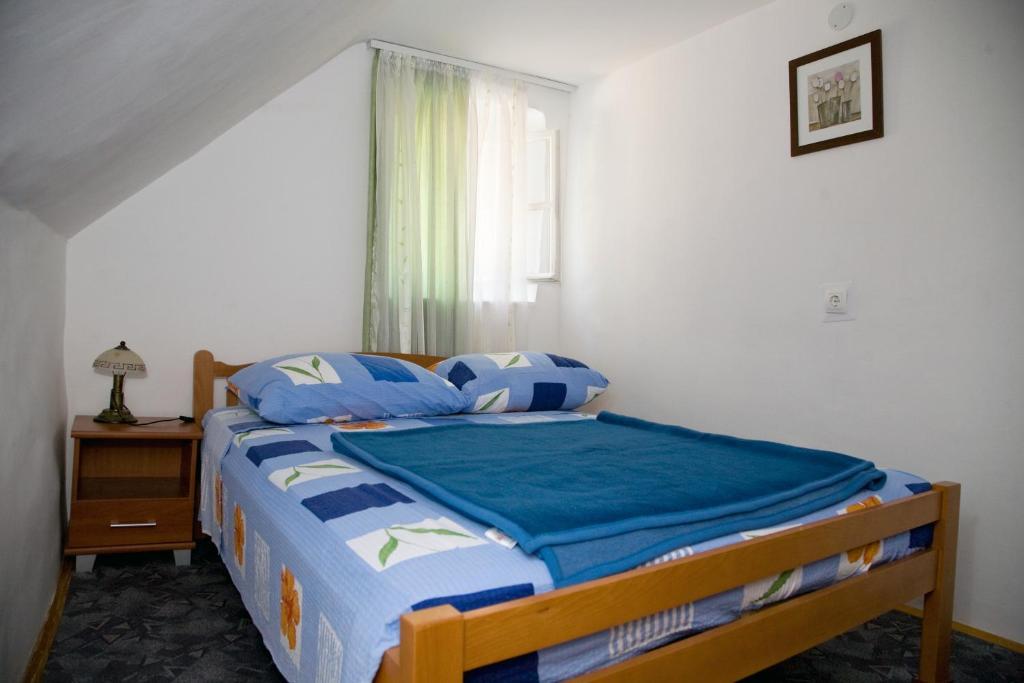 Duplex Two-Bedroom Apartment Siriščevića Street 9