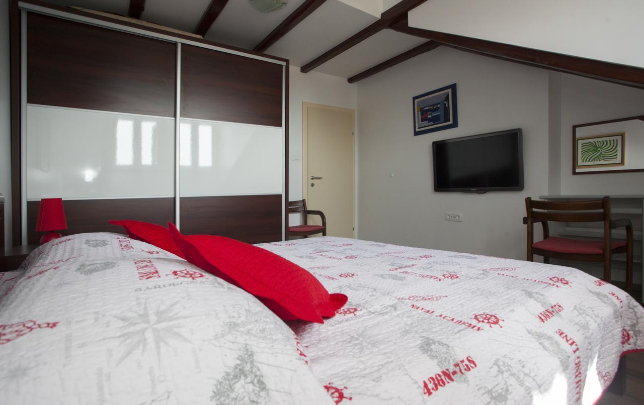 Luxury Two-Bedroom Apartment Sea View
