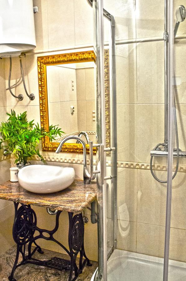 Superior One-Bedroom Apartment