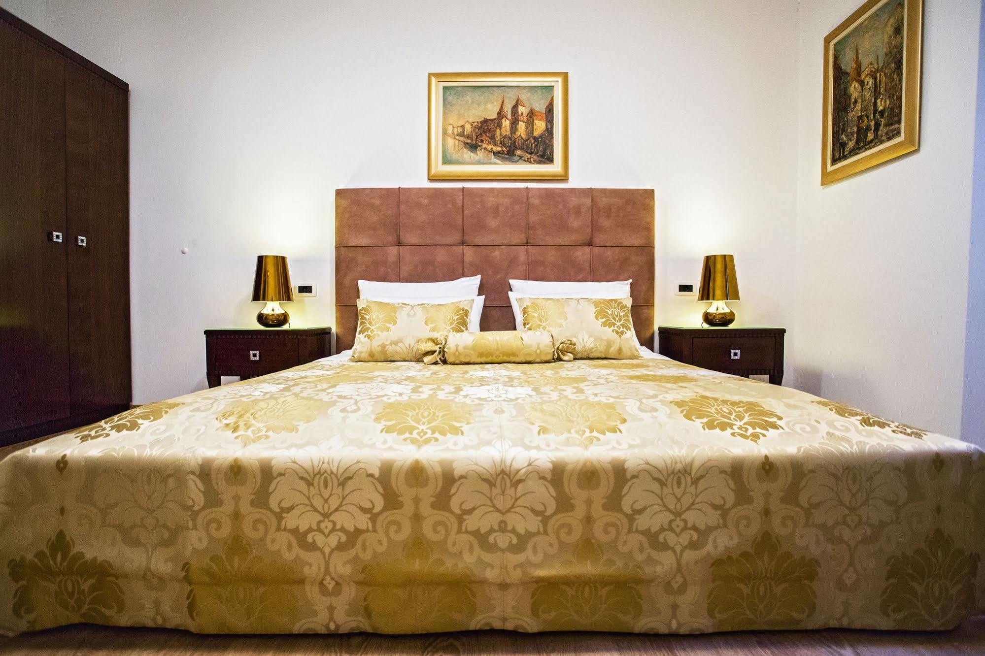 Luxury One-Bedroom Apartment Peristil square view