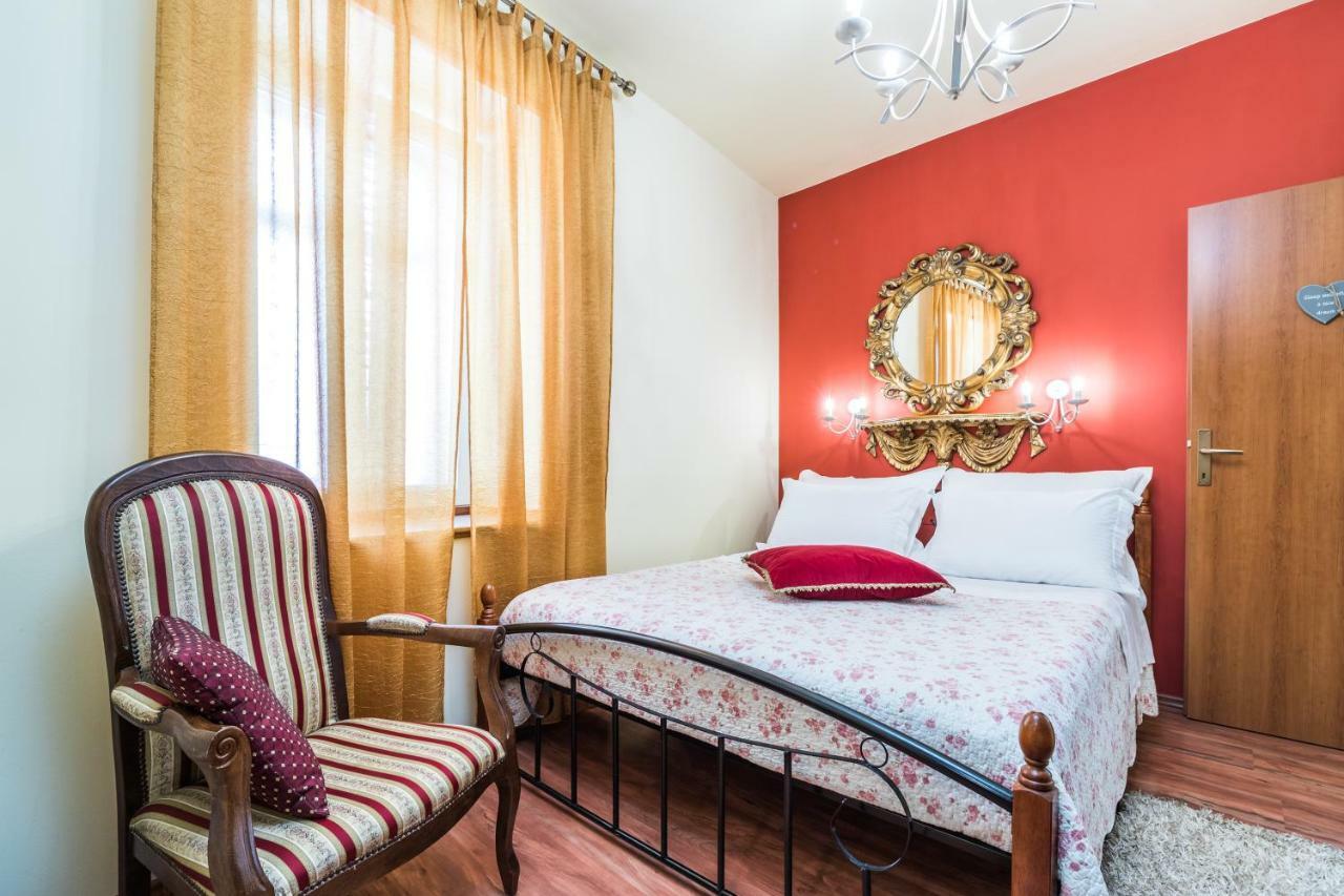Superior One-Bedroom Apartment