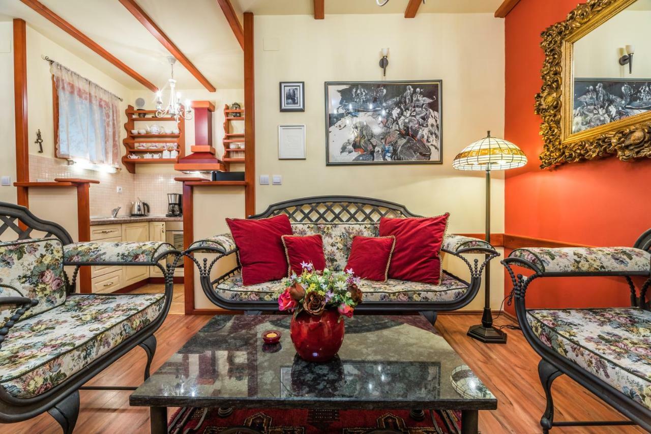 Superior One-Bedroom Apartment