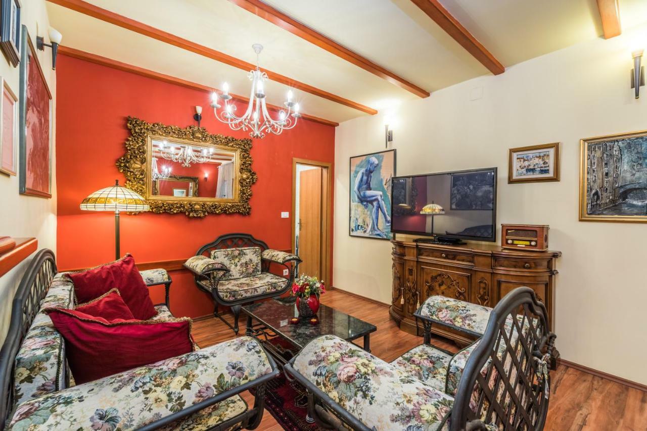 Superior One-Bedroom Apartment