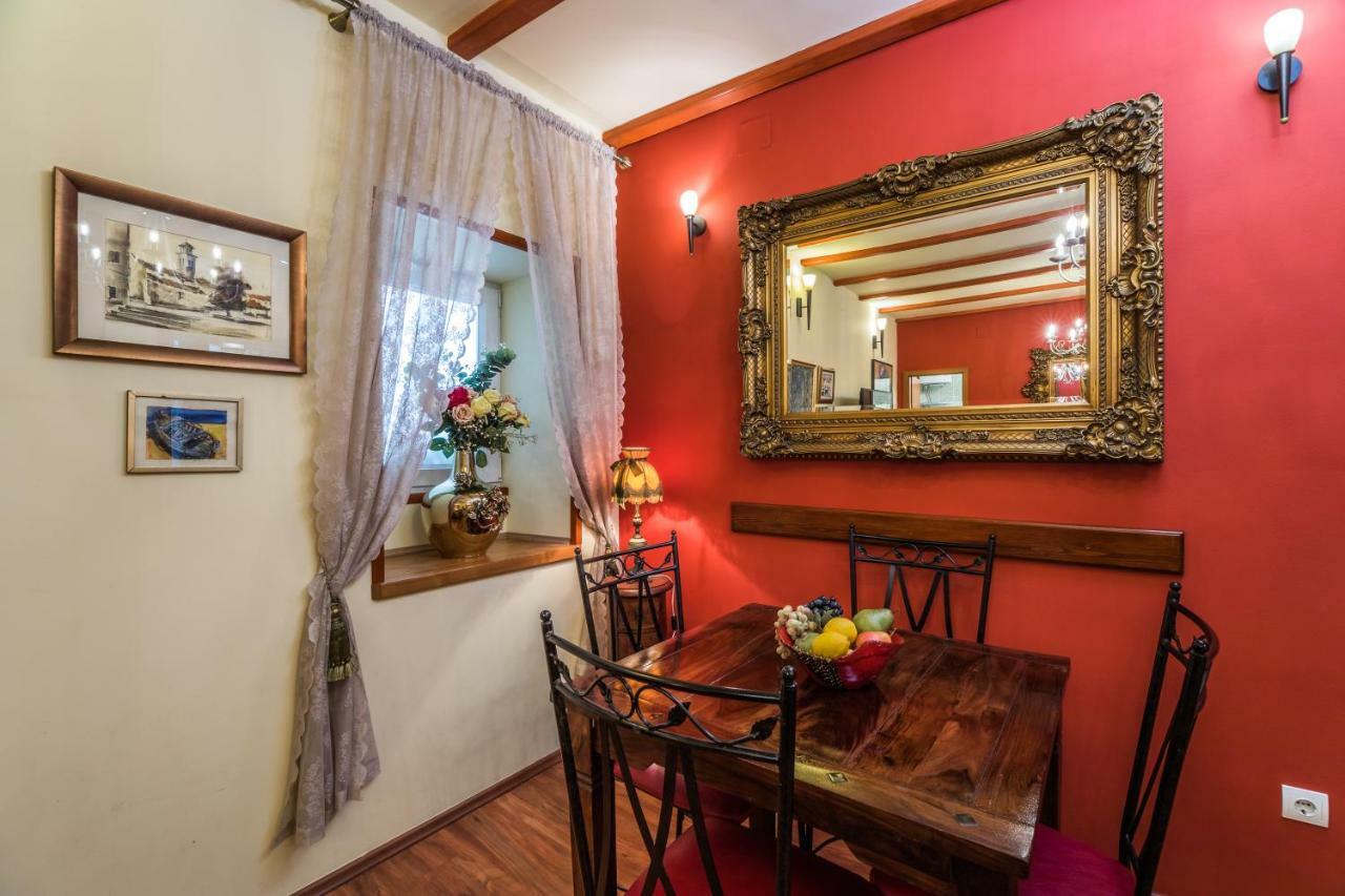 Superior One-Bedroom Apartment