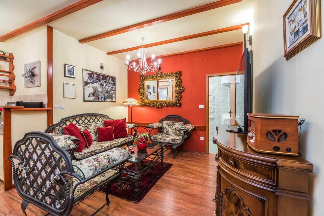 Superior One-Bedroom Apartment