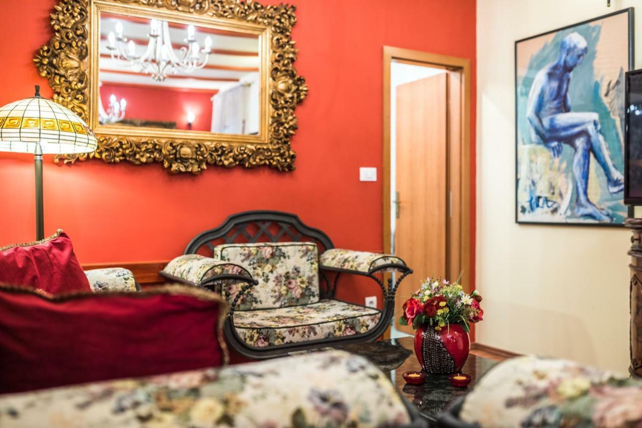 Superior One-Bedroom Apartment