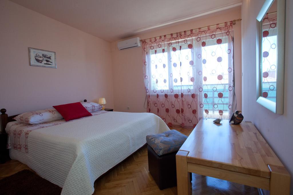 One-Bedroom Apartment Terrace Sea View Roosewelt Street