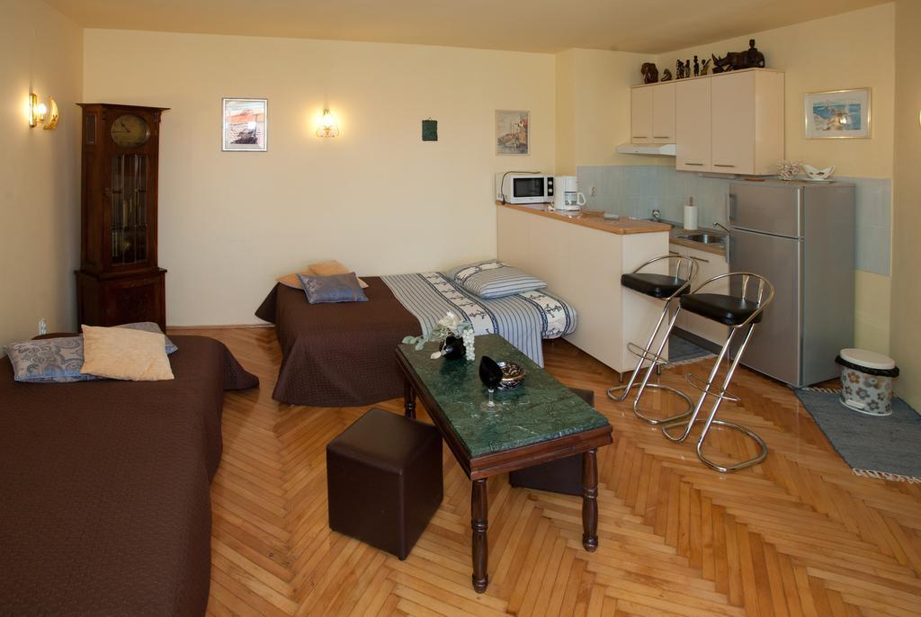 One-Bedroom Apartment Terrace Sea View Roosewelt Street