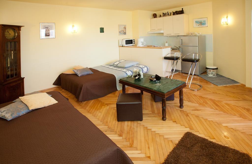 One-Bedroom Apartment Terrace Sea View Roosewelt Street