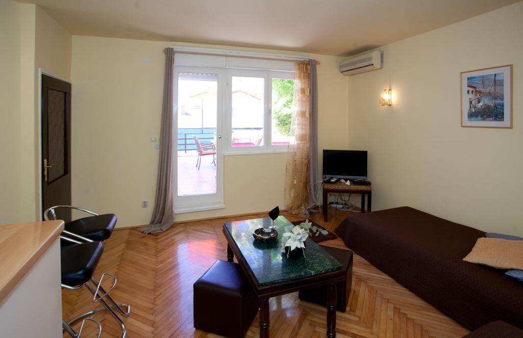 One-Bedroom Apartment Terrace Sea View Roosewelt Street