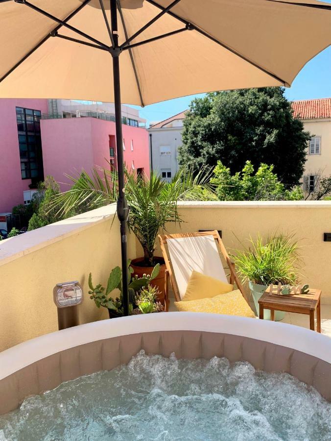 One-Bedroom Apartment Hot Tub